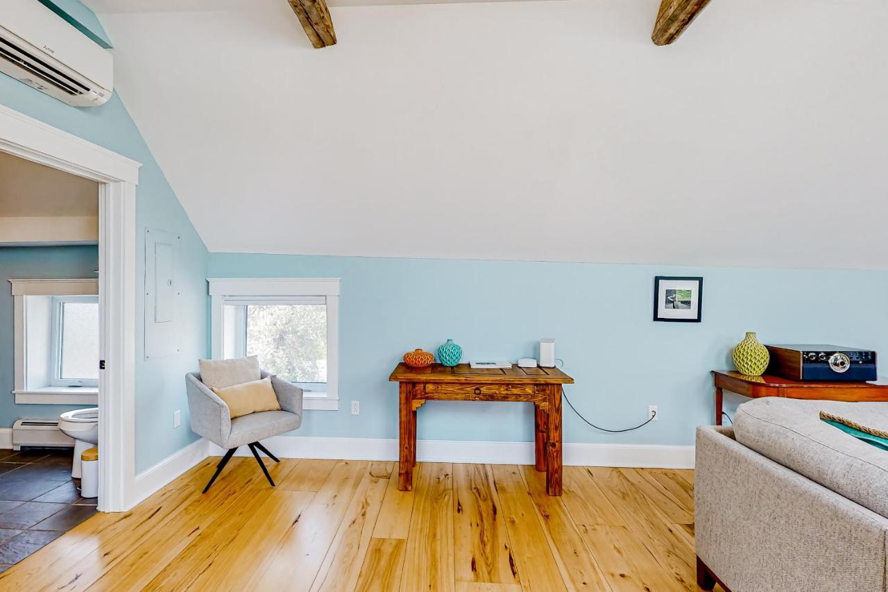 The Retreat - Suite #2 Waterbury Εξωτερικό φωτογραφία
