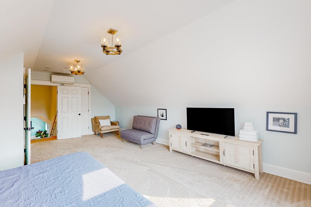 The Retreat - Suite #2 Waterbury Εξωτερικό φωτογραφία