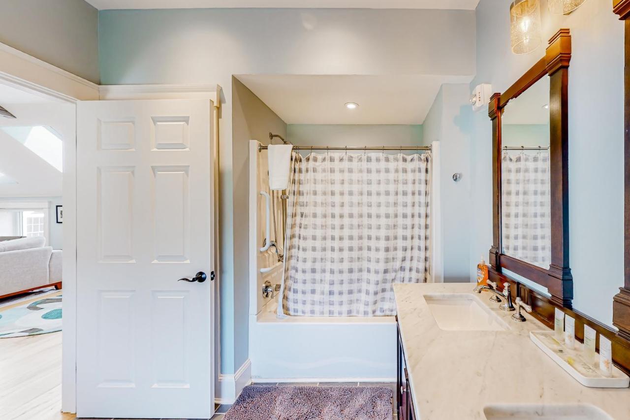 The Retreat - Suite #2 Waterbury Εξωτερικό φωτογραφία